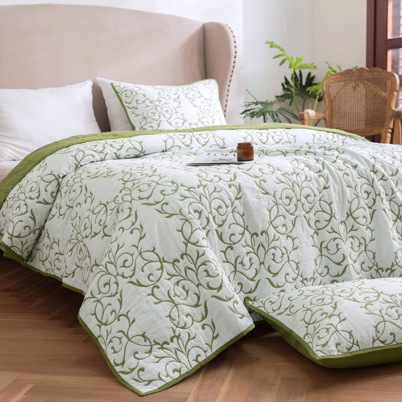 mixinni Reversible Queen Quilt 3-Piece Green Embroidery Pattern Elegant Bedspread Set - Image 3